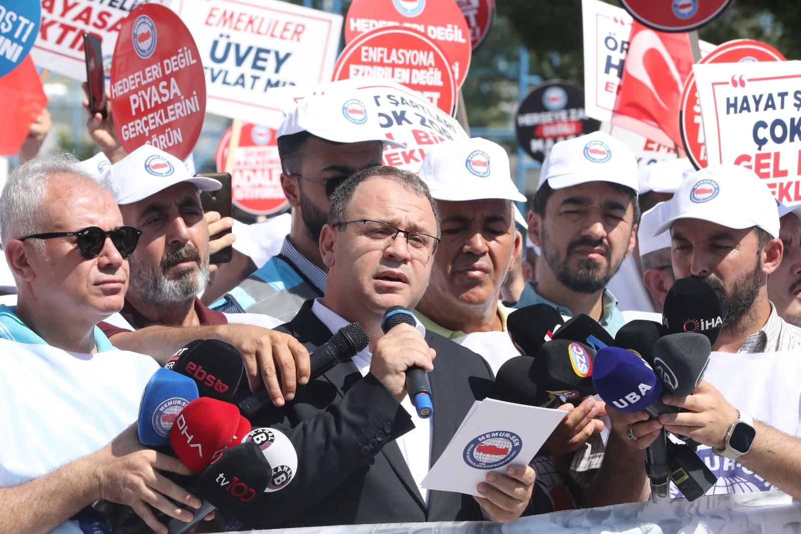 KAMU İŞVEREN HEYTİNİN ZAM TEKLİİNİ PROTESTO ETTİK